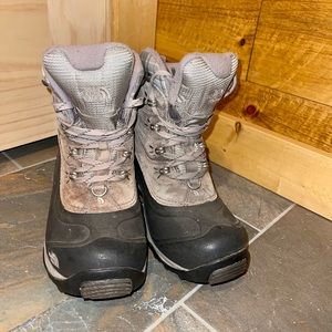Womens The North Face winter boots size 7